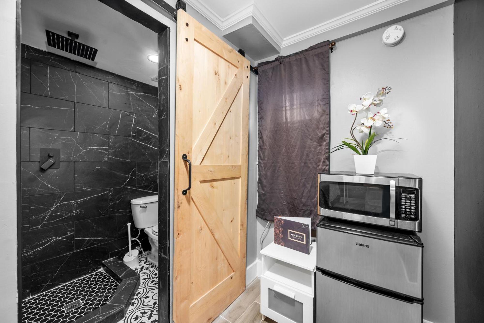 Charming Urban Studio Near Rice University & Museum District Хьюстон Экстерьер фото